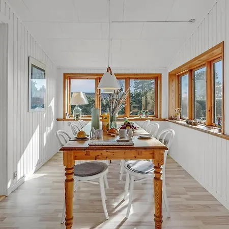 Amazing In Karrebksminde With 3 Bedrooms 펜션