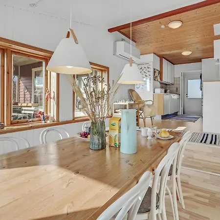 Amazing In Karrebksminde With 3 Bedrooms *